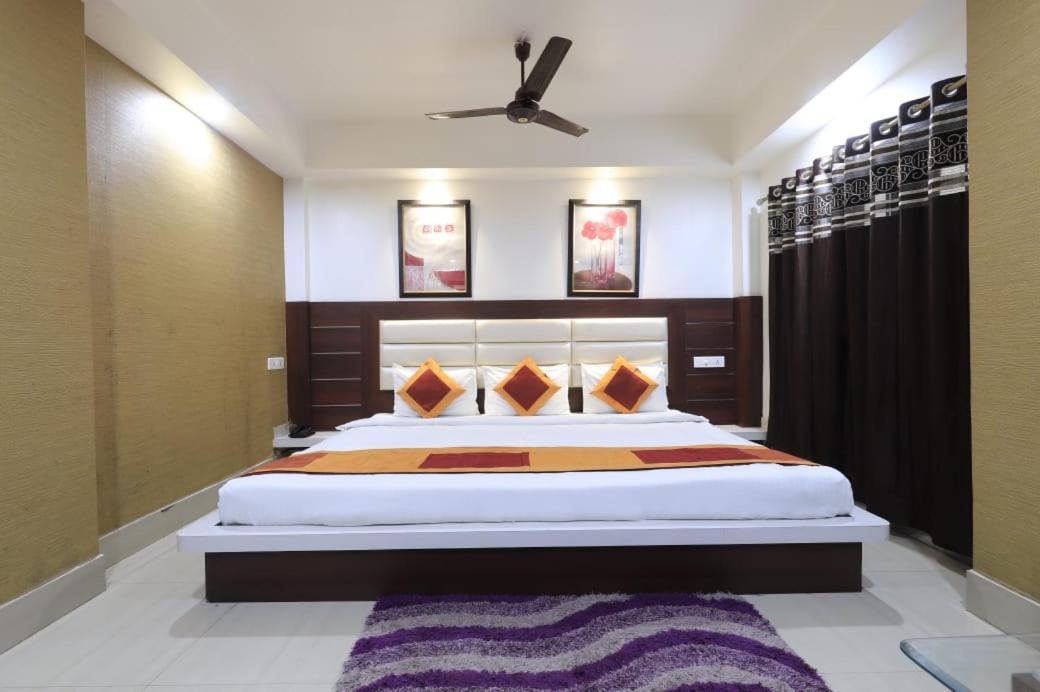 Hotel Rashmi Гувахати Екстериор снимка