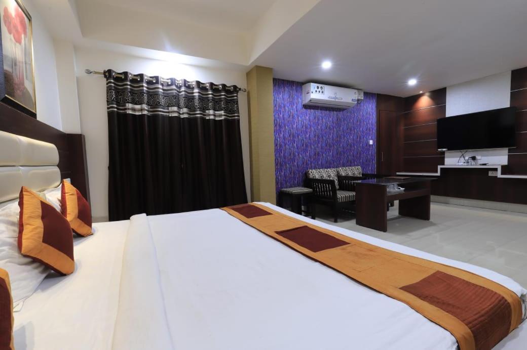 Hotel Rashmi Гувахати Екстериор снимка