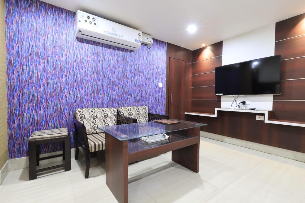 Hotel Rashmi Гувахати Екстериор снимка