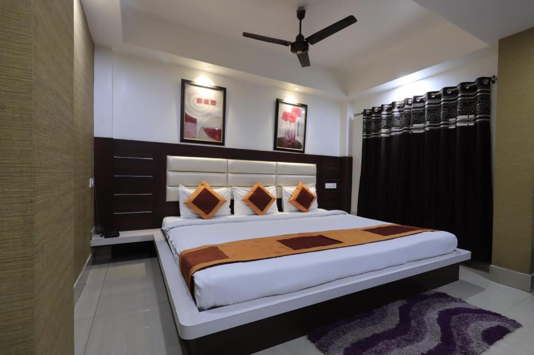 Hotel Rashmi Гувахати Екстериор снимка